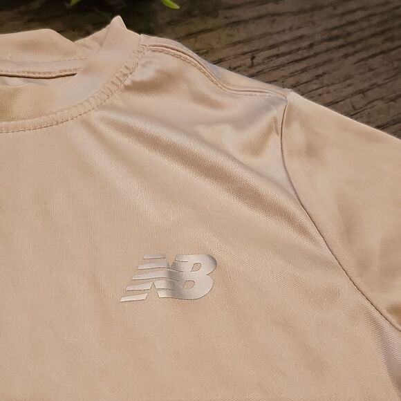New Balance Light Beige Short Sleeve Tee Size 8 - Picture 2 of 8